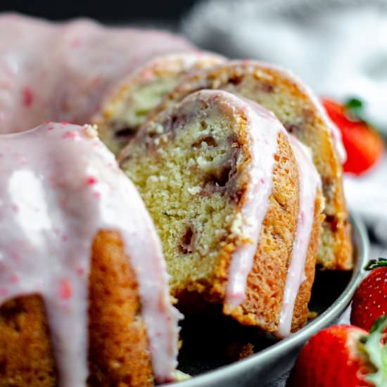 strawberry bundt cake - Recipe photo by freshaprilflours