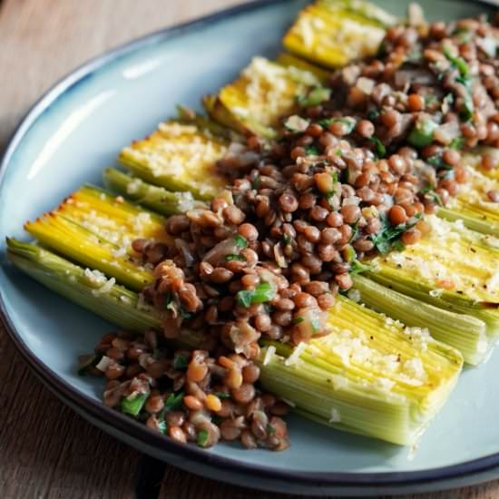Baked Leeks with Tangy Lentils - Recipe photo by Blueberry Vegan