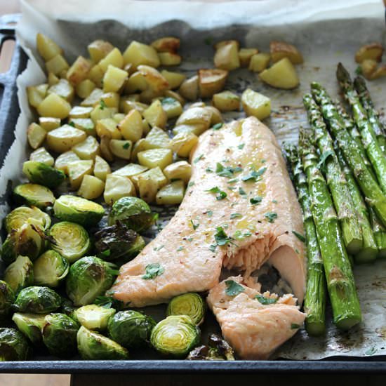 Salmon & veggies sheet pan - Recipe photo by Travel and Food