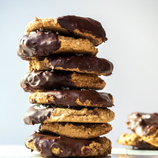 Vegan Peanut Butter Cookies - Recipe photo by Plentyfullvegan