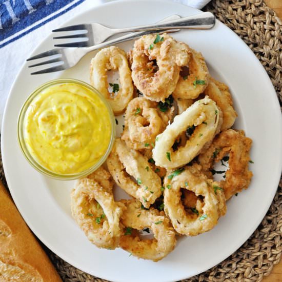 EXTRA-CRISPY FRIED CALAMARI - Recipe photo by Spain on a Fork