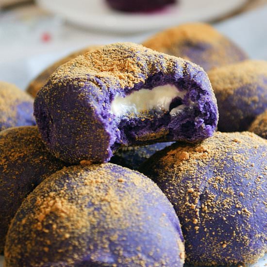Ube Cheese Pandesal - Recipe photo by amiablefoods