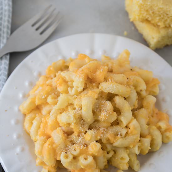 Crock Pot Macaroni and Cheese - Recipe photo by The Honeycomb Home