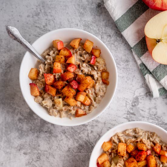 Apple Cinnamon Oatmeal - Recipe photo by bakingistherapy