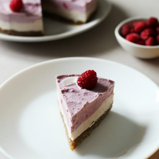 Raw Raspberry Vanilla Cheesecake - Recipe photo by Culinary postcards