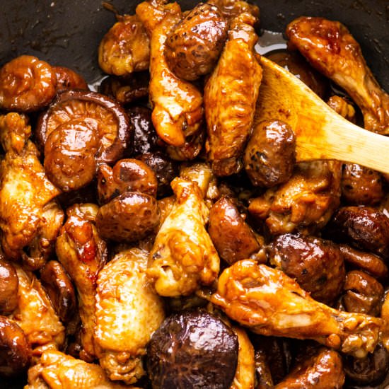 Braised Chicken Wings and Mushrooms - Recipe photo by WokandKin