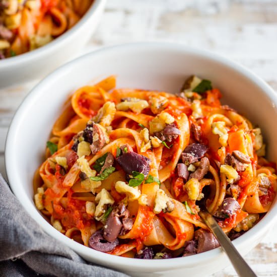 Vegan Roasted Bell Pepper Pasta - Recipe photo by lavenderandmacarons