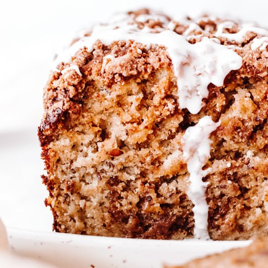 Cinnamon Streusel Banana Bread - Recipe photo by laushealthylife