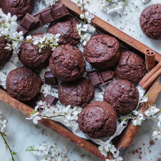 Easy Vegan Chocolate Muffins - Recipe photo by veggi.es