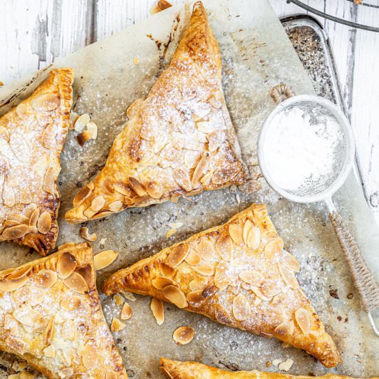 VEGAN APPLE AND RASPBERRY TURNOVERS - Recipe photo by My Fat Me Ania