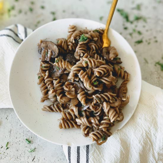 Vegan Mushroom Stroganoff - Recipe photo by greenseggsandyams