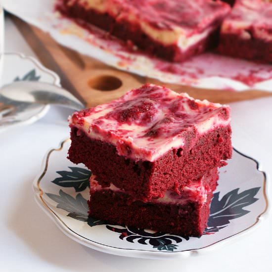 Red Velvet Cheesecake Swirl Brownie - Recipe photo by amiablefoods