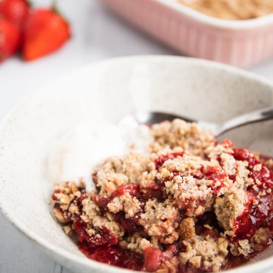 8-Ingredient Strawberry Crumble - Recipe photo by spoonfulofkindness