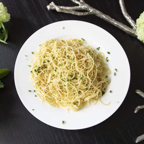 Spaghetti Aglio e Olio - Recipe photo by foodmakesmehappy