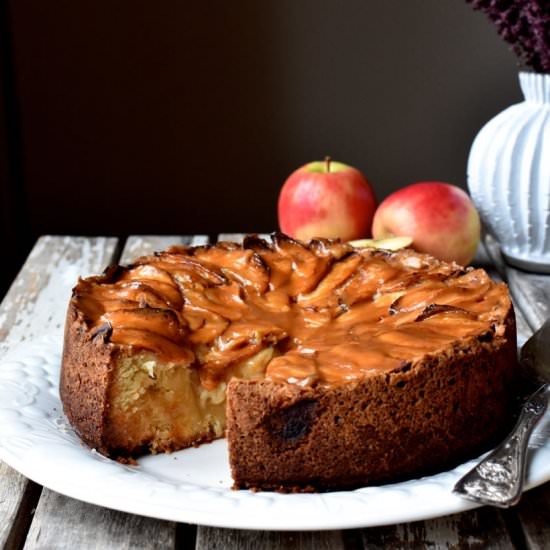 Apple cake with caramel glaze - Recipe photo by mama ia blog