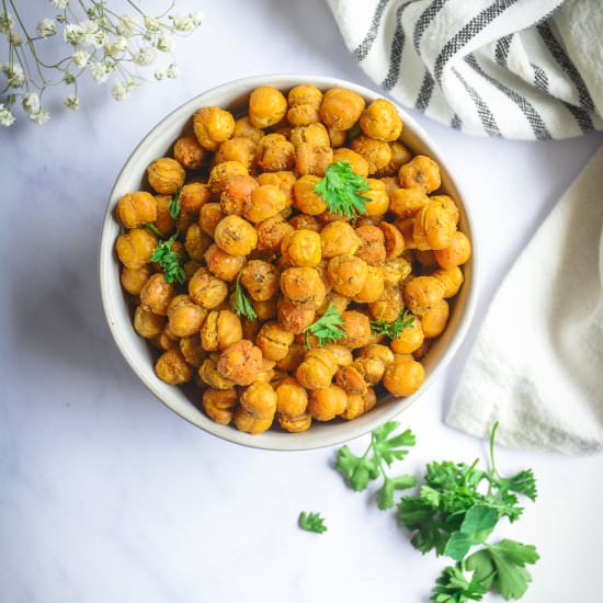 Crispy Roasted Chickpeas - Recipe photo by calm eats