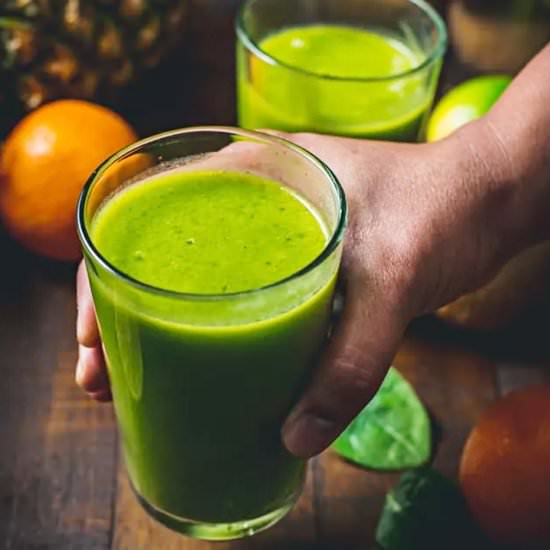 The Best Green Smoothie - Recipe photo by SimmertoSlimmer