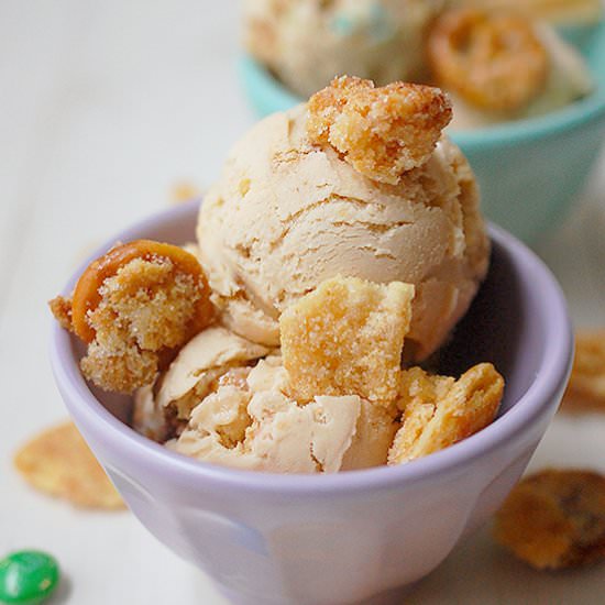 Peanut butter munchies ice cream - Recipe photo by evabakes