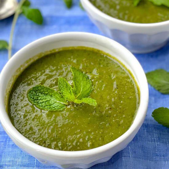 Minted Sweet Pea and Spinach Soup - Recipe photo by panning the globe