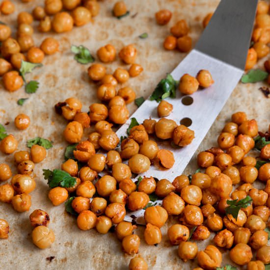 Roasted Sriracha Chickpeas - Recipe photo by ShortGirlTallOrder