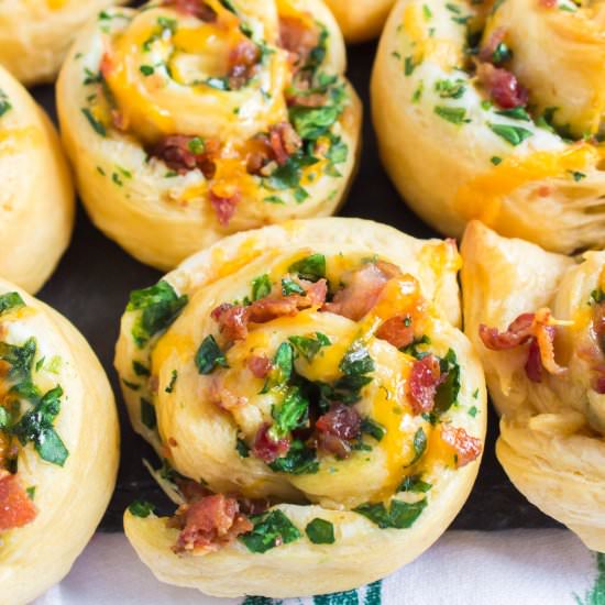 Cheesy Bacon Crescent Roll Ups - Recipe photo by familyfreshmeals