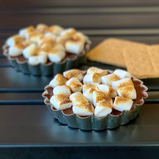 Vegan S'mores Tartlets - Recipe photo by Foodbyayaka