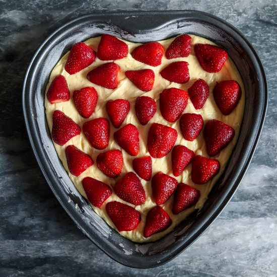 Simple Strawberry Cake - Recipe photo by spatulainmypocket