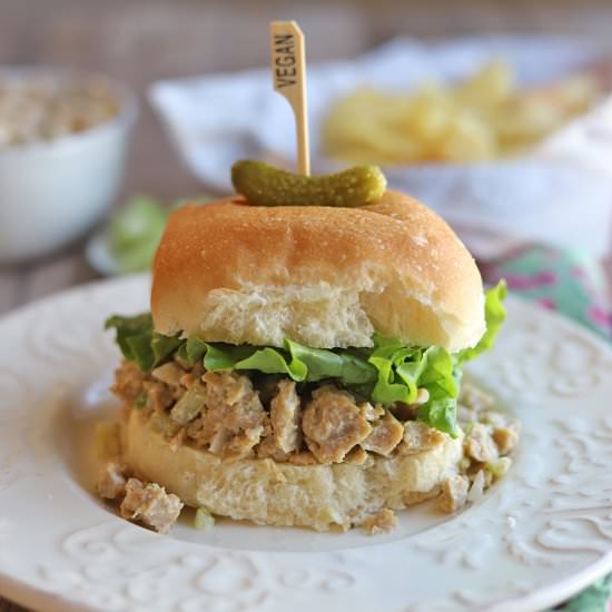 Vegan chicken salad sandwich - Recipe photo by cadryskitchen