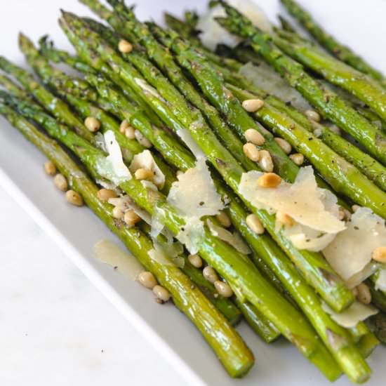 Lemon roasted asparagus - Recipe photo by Mealswithmaggie