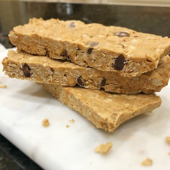 Peanut Butter Choc Chip Granola Bar - Recipe photo by Nourish with Renata