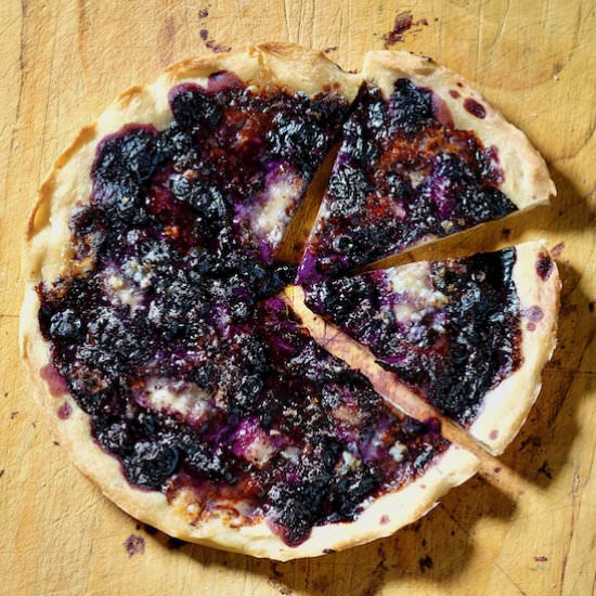 Blueberry and Roquefort flatbread - Recipe photo by delectabilia
