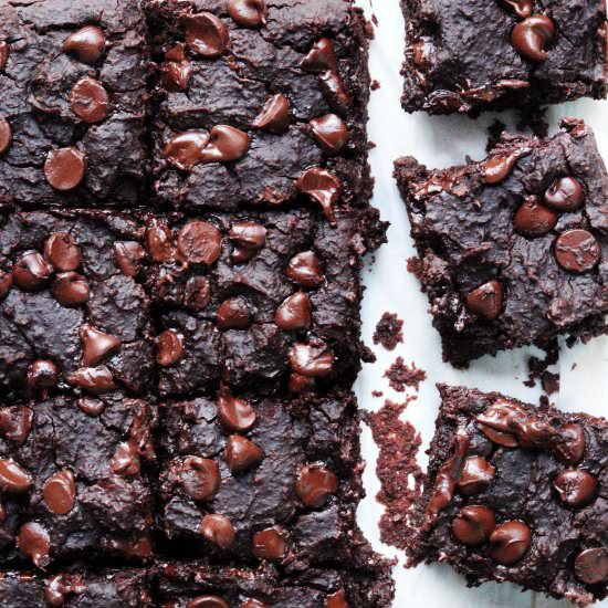 Bailey's Irish Cream Brownies - Recipe photo by Donut Worry Be Healthy