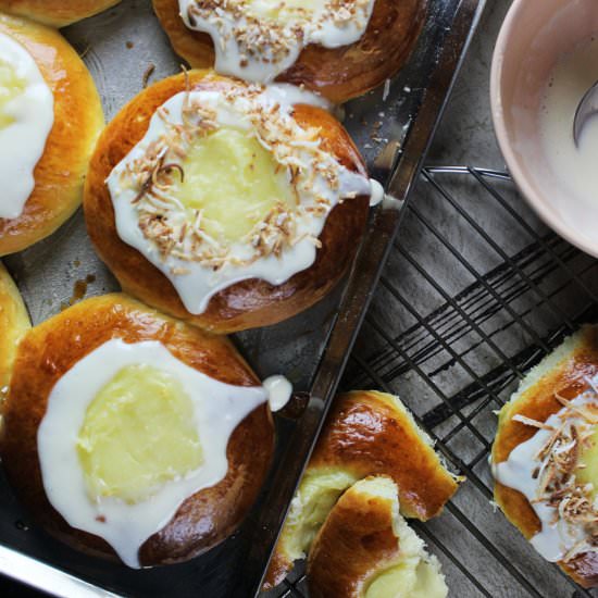 Vanilla cream filled buns - Recipe photo by hornoMX