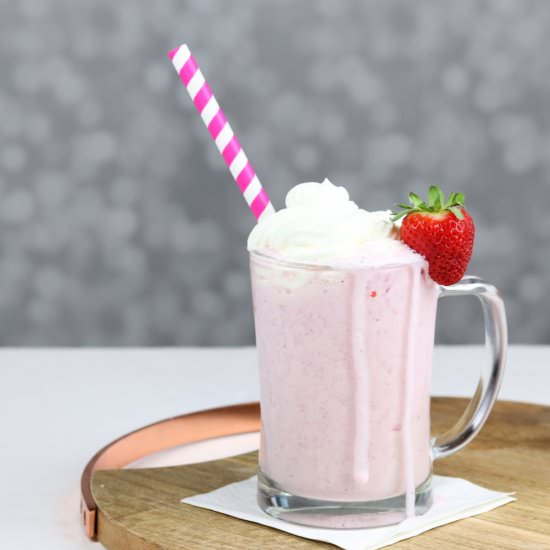 Baileys Strawberry Milkshake - Recipe photo by simplesips