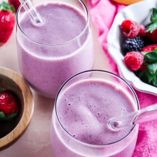 Berry Breakfast Smoothie - Recipe photo by tippsinthekitch