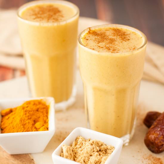 Clean Eating Turmeric Smoothie - Recipe photo by katieshealingkitchen