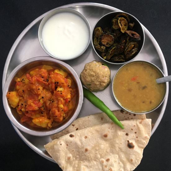 Potato Curry with Nigella Seeds - Recipe photo by steamingpot