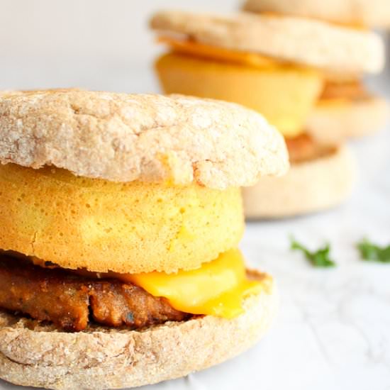 Vegan breakfast sandwich - Recipe photo by DamnTastyVegan