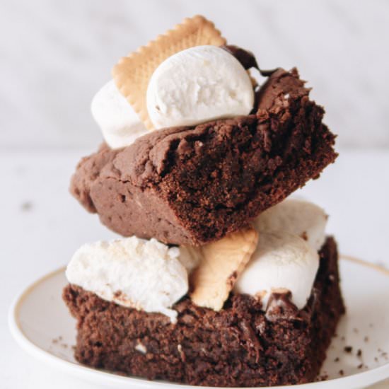 Vegan S'more Pot Brownie - Recipe photo by Loud Bowl