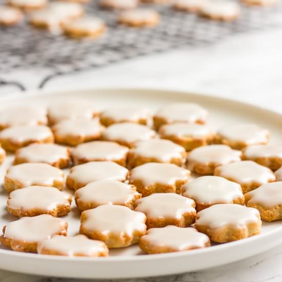 Vegan Almond Cookies - Recipe photo by lavenderandmacarons
