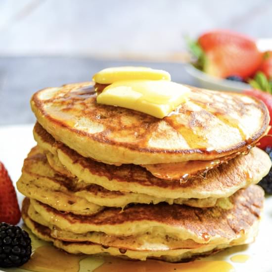 Banana Oat Blender Pancakes - Recipe photo by Kayscleaneats