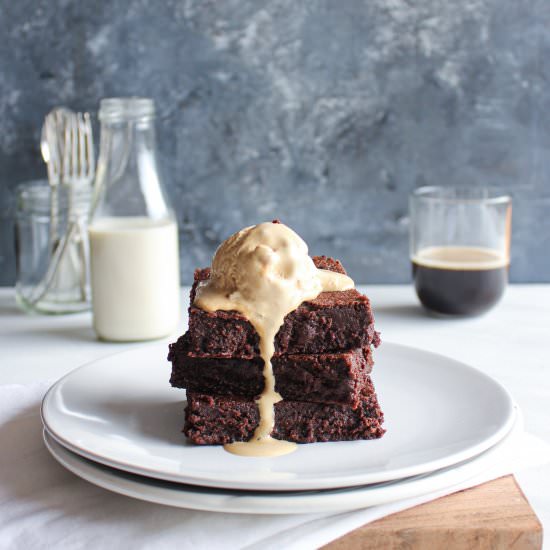 One bowl chocolate brownie - Recipe photo by The Candid Kitchen