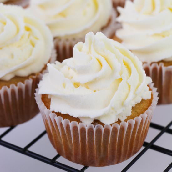 White Chocolate Cupcakes - Recipe photo by sugarspiceandglitter