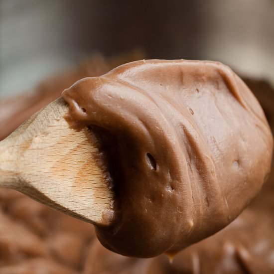 chocolate cream cheese frosting - Recipe photo by Recipe Crumbs
