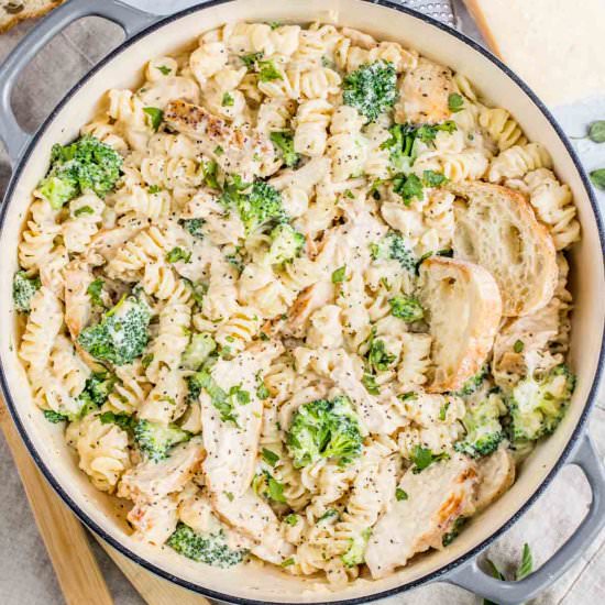 Broccoli Chicken Alfredo Recipe - Recipe photo by ValentinasCorner