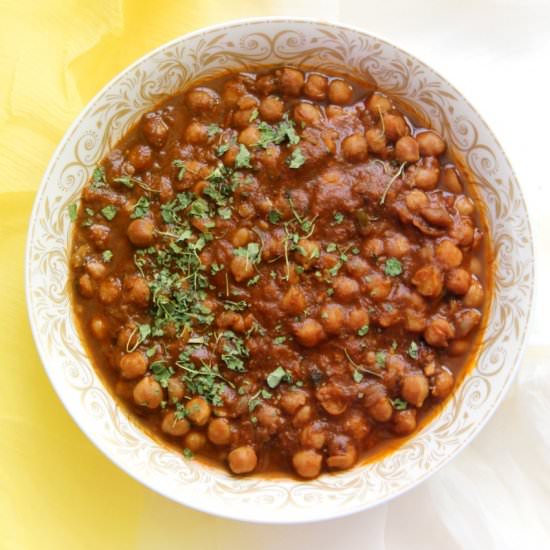 Chana Masala / Chickpeas Curry - Recipe photo by livingsmartandhealthy