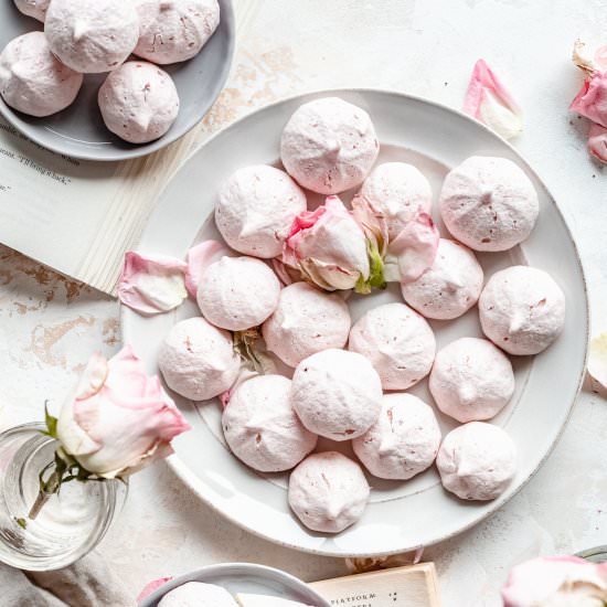 Vegan Meringue Cookies - Recipe photo by thebananadiaries