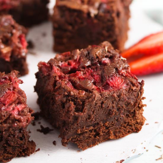 Brownies with Strawberries - Recipe photo by adinutza