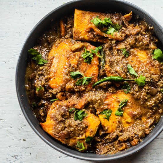 Fish with candied mango & tamarind - Recipe photo by notacurry.com