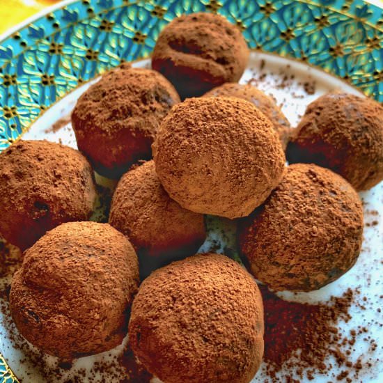 Easy Dark Chocolate Truffles - Recipe photo by Bakewithsweetspot
